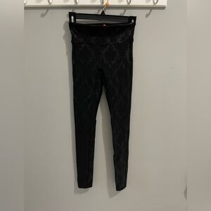 SPANX faux leather leggings XS box AH